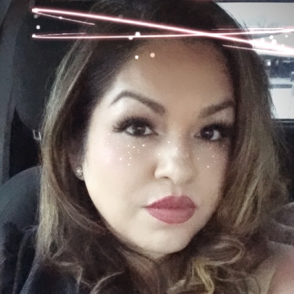 Meet your Posher, Cindy - Picture 3 of 4